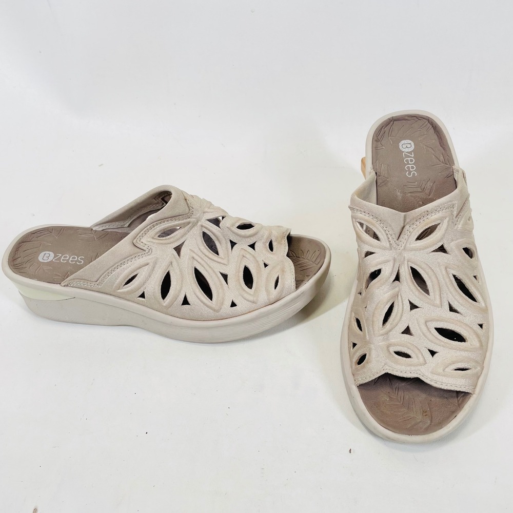 Bzees Susie Womens 8.5M Champagne Beige Laser Cut Floral Wedge Slide Sandals
